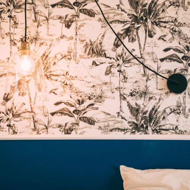 Vous l'attendiez le voilà !!

Un des tous premiers appartements imaginé et rénover par Atypiques Perspectives.
Ici un investissement immobilier qui avait besoin d'un bon coup de rénovation afin d'être revendu. L'objectif faire la différence afin de se démarquer des nombreux appartements déjà en vente dans cette immense résidence.
Le fil conducteur, vous l'aurez remarqué est la couleur. Pour économiser un maximum, la salle de bain ne devait pas être touchée, elle a donc servi de guide line et ainsi créer une cohérence dans tout l'appartement.

Que pensez-vous de cette couleur ? 

À très vite afin de mettre en perspective votre bien atypique.

#résidence #biensdexpression #lieuatypique #appartementdesign #appartements #residenceprincipale #residencesecondaire #teamarchi #travauxderenovation #travauxappartement #teamrenovation #projetimmobilier #papierpeintpanoramique #chiner #ameublement #moninterieur #designdespace #amenagementdinterieur #revenupassif #investissementlocatif #teamrentable #agentimmo #agenceimmo #achatimmobilier #venteimmobiliere #investissementimmo #libertefinanciere #independancefinanciere #investissementimmobilier #femmeentrepreneure
